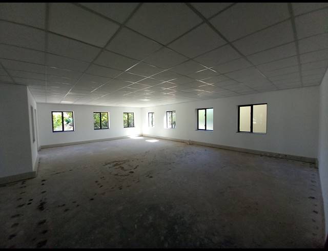 702M² OFFICE TO LET IN BRYANSTON